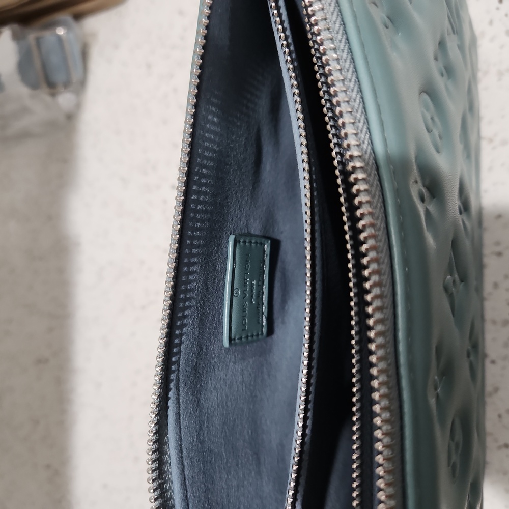 L  V  coussin pm size cross body genuine  leather - Picture 3 of 7
